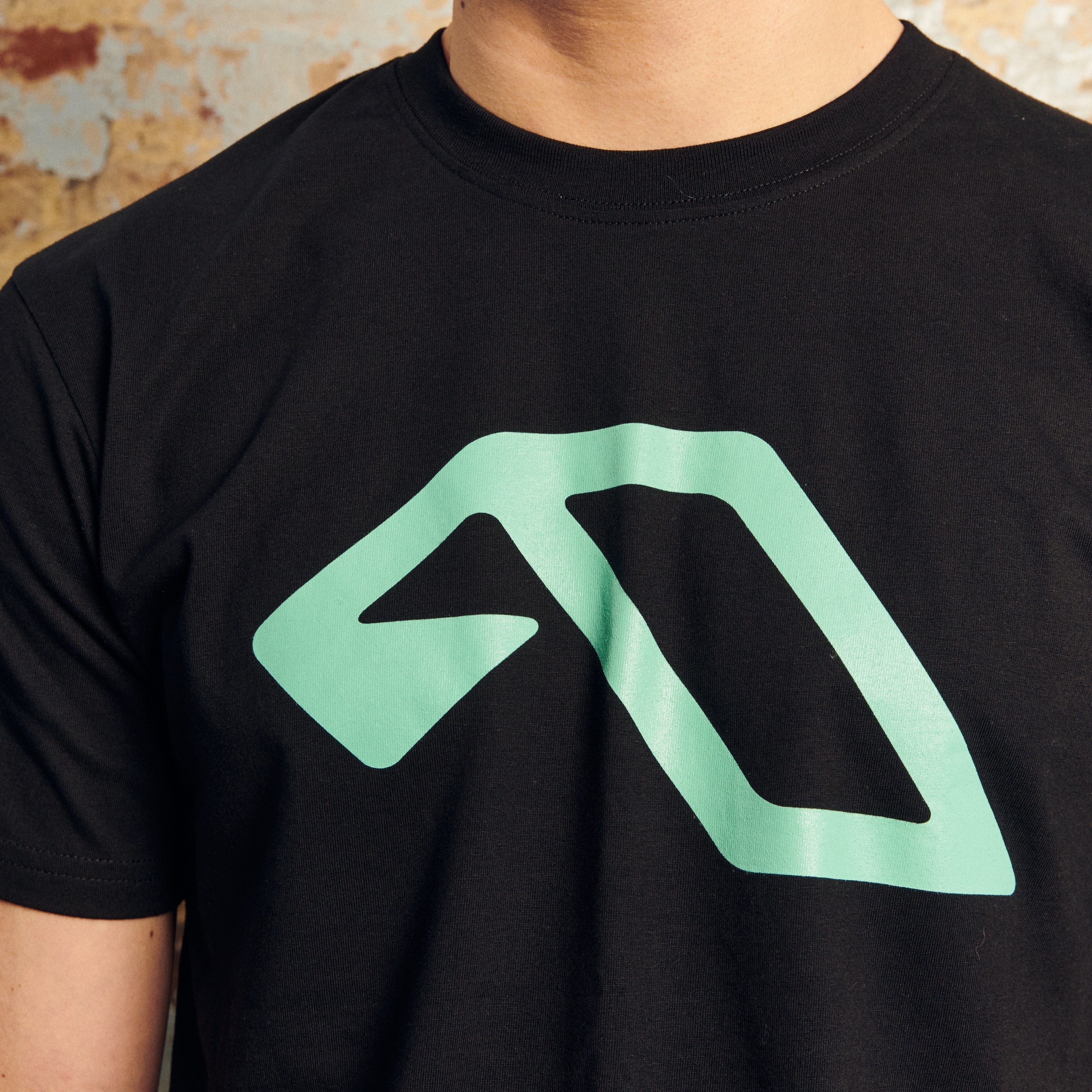 Anjuna Anjuna Classic Tee / Black & Teal Tee Anjuna Classic Tee / Black & Teal - S