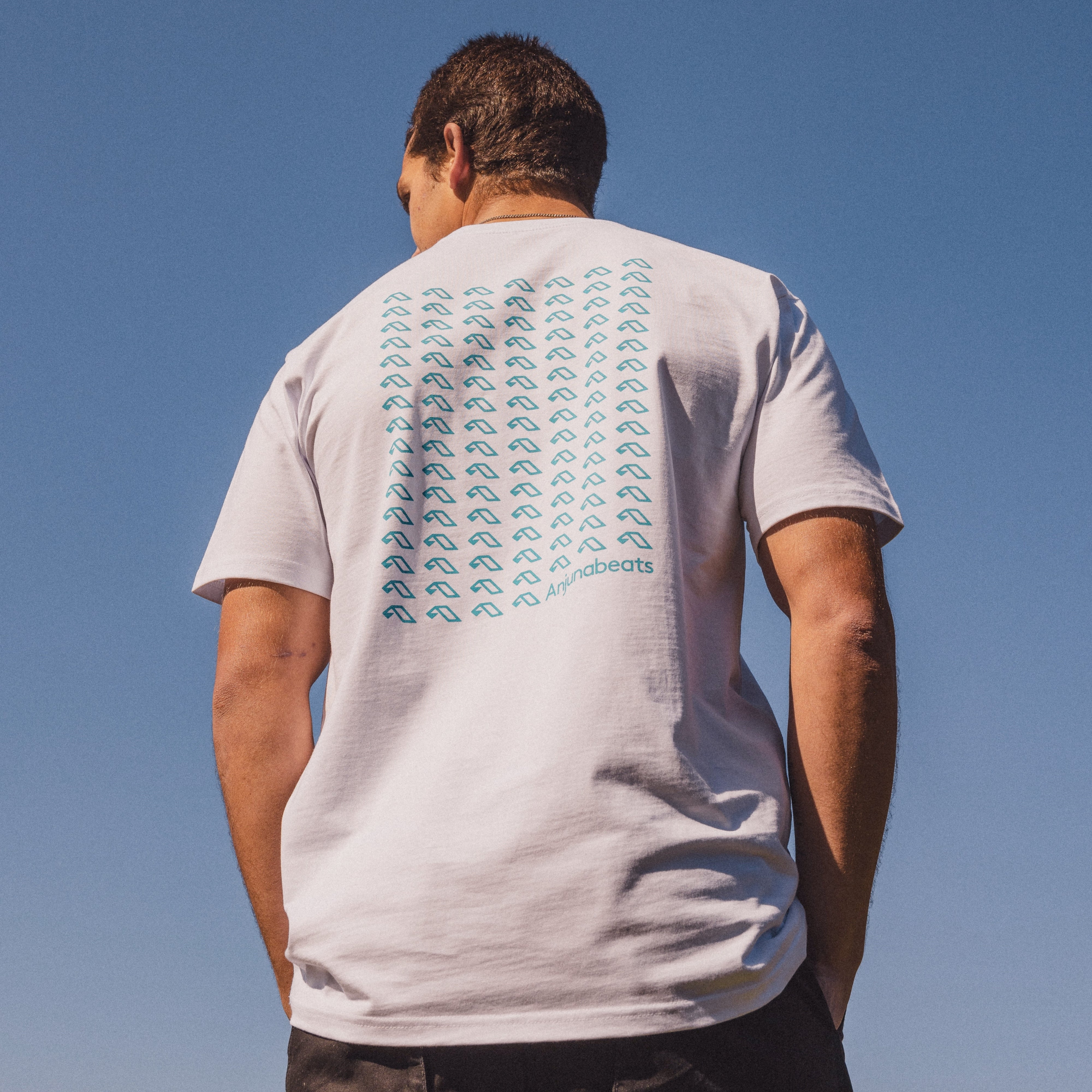 Anjunabeats Anjunabeats Outdoors Tee / White Tee Anjunabeats Outdoors Tee / White - S