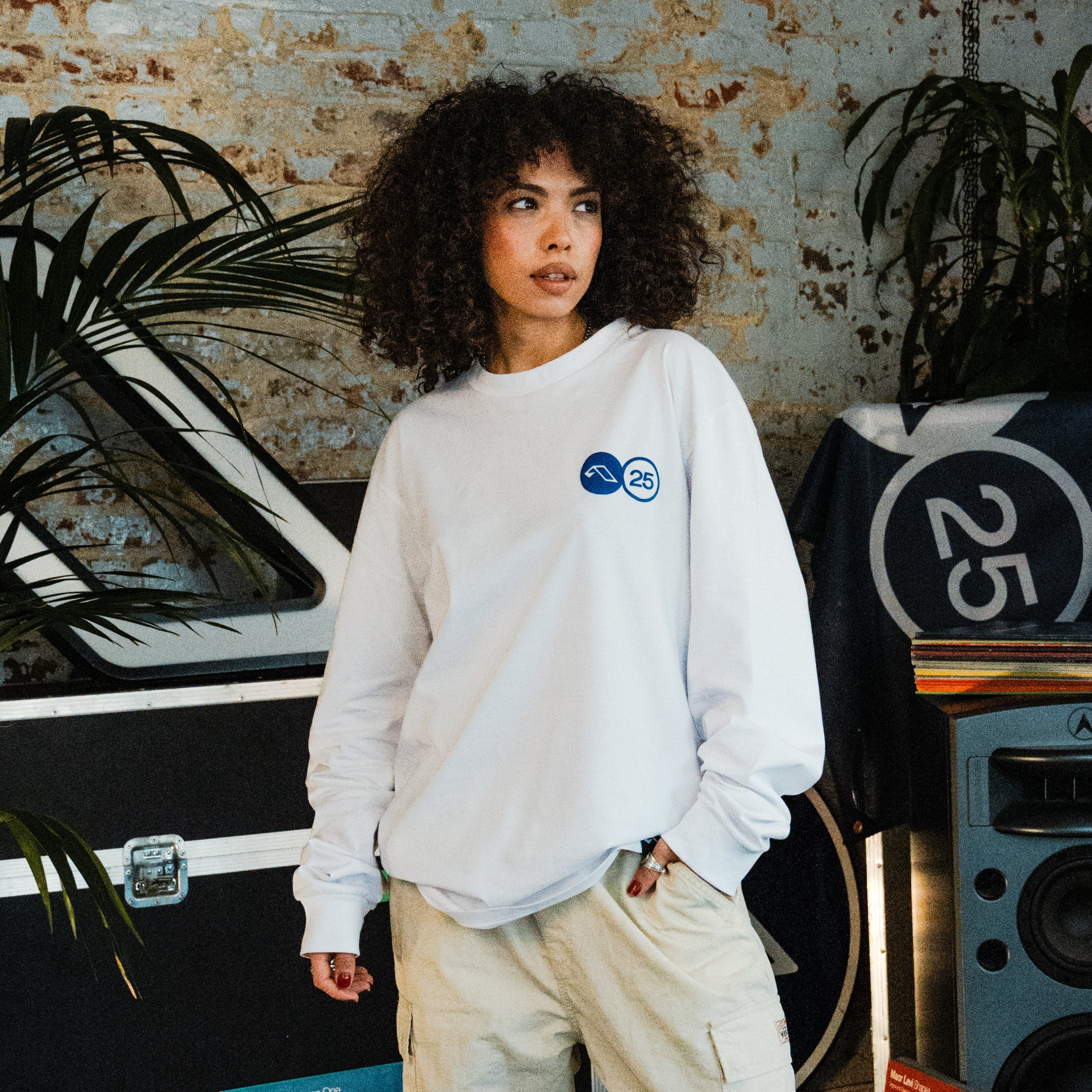 Anjuna Anjuna25 Puff Print Long Sleeve Tee / White Long Sleeve Anjuna25 Puff Print Long Sleeve Tee / White - S