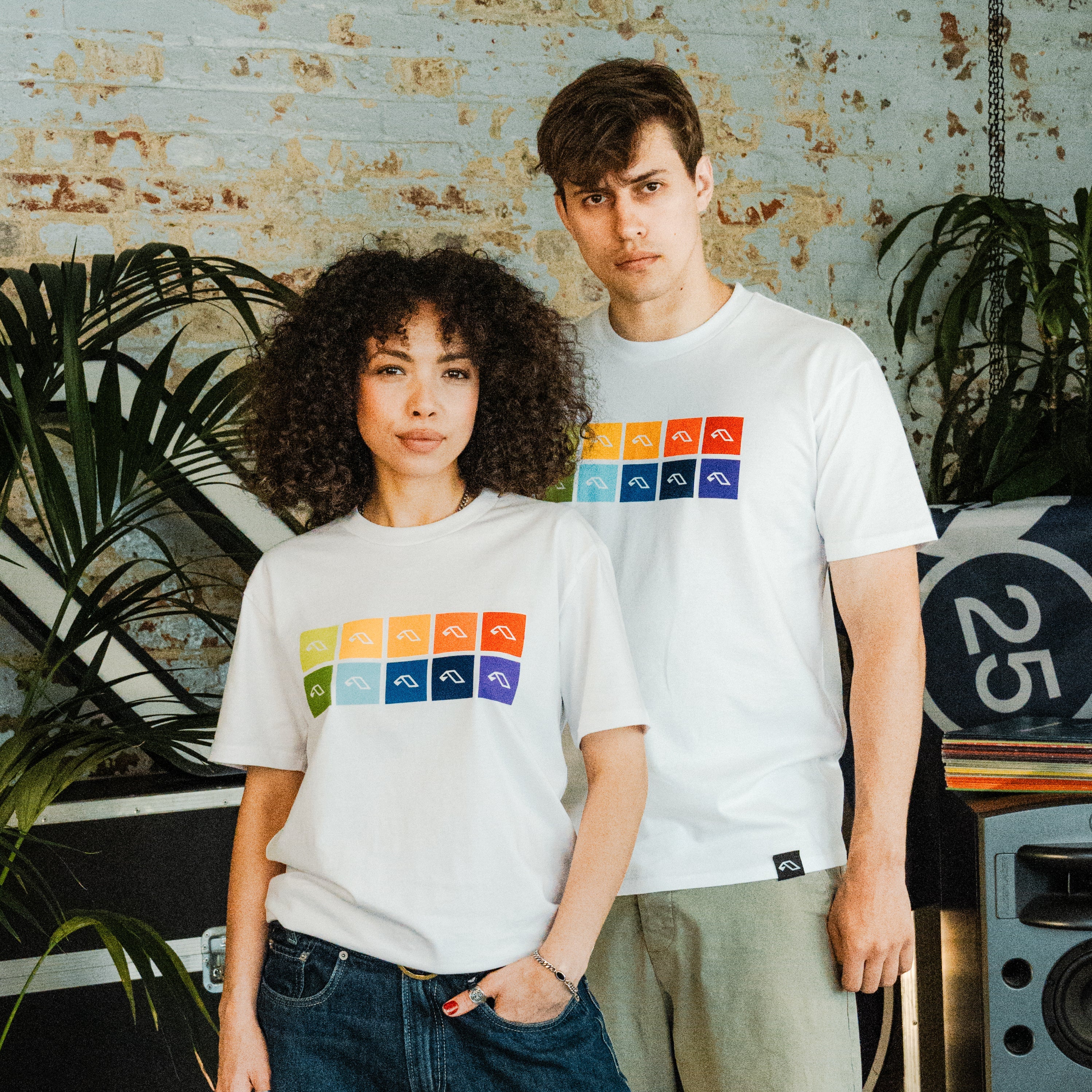 Anjuna Anjuna25 Packshot Tee / White Tee Anjuna25 Packshot Tee / White - S