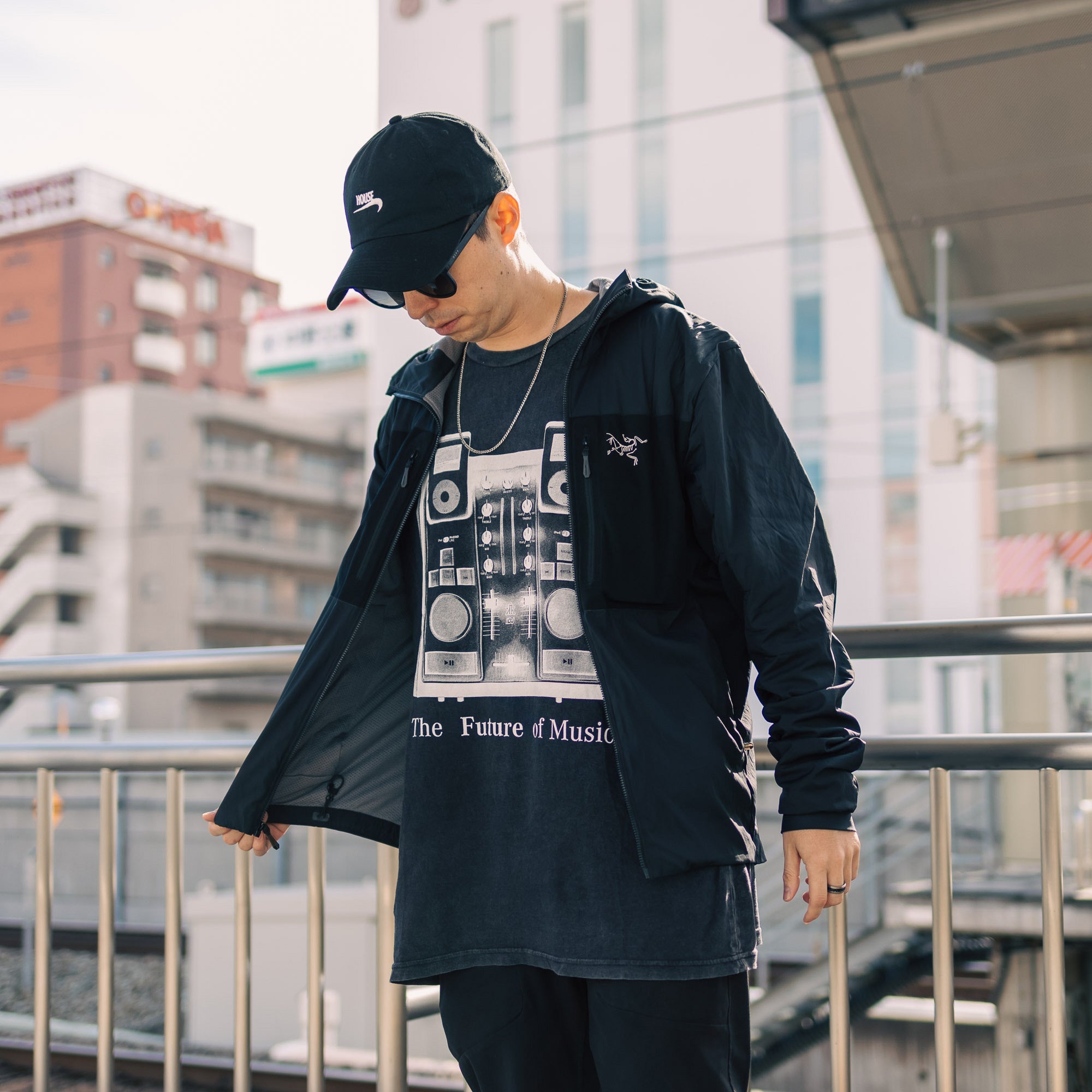 The Future of Music Sleeveless Tee / Black Edge