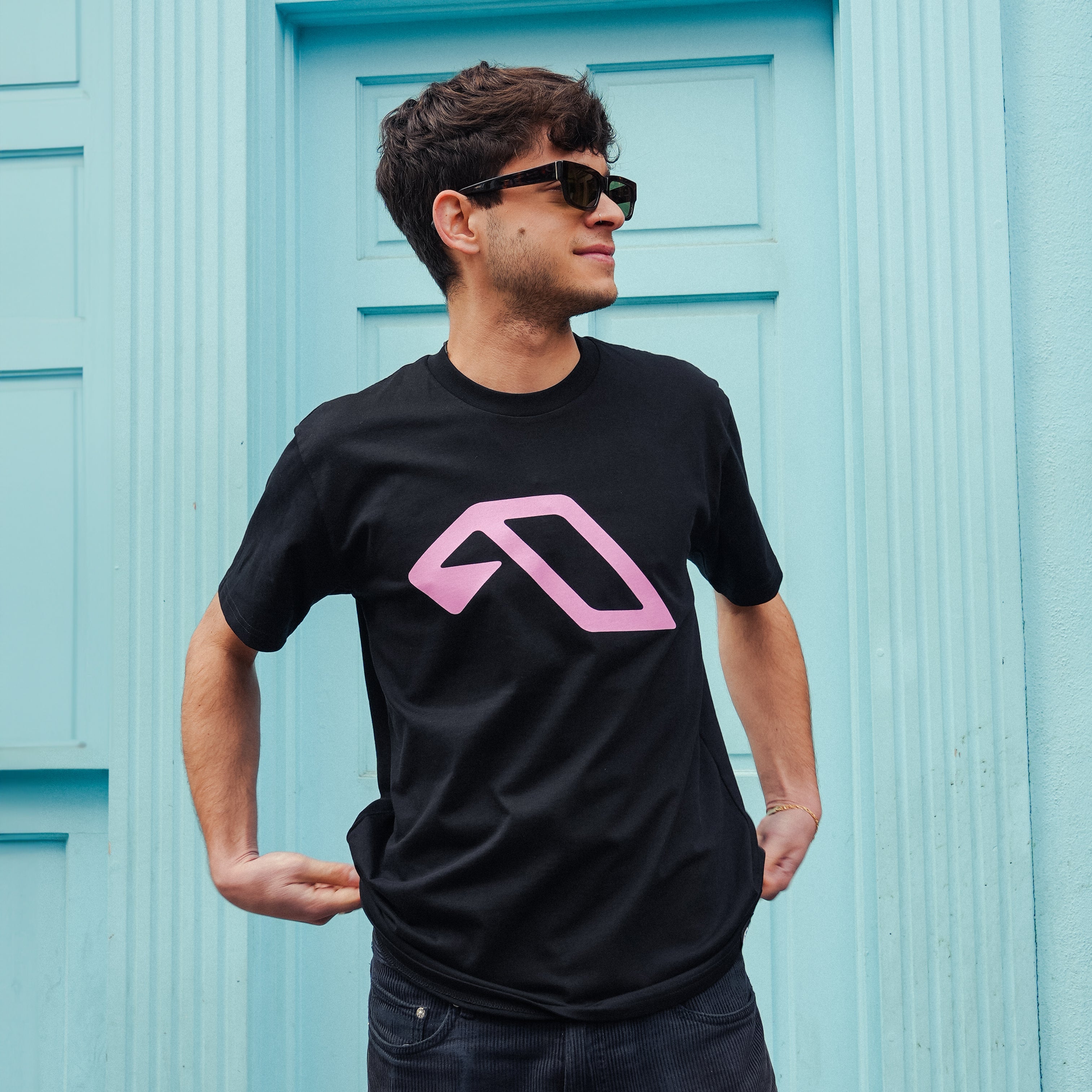 Anjuna Anjuna Classic Tee / Black & Pink Tee Anjuna Classic Tee / Black & Pink - S