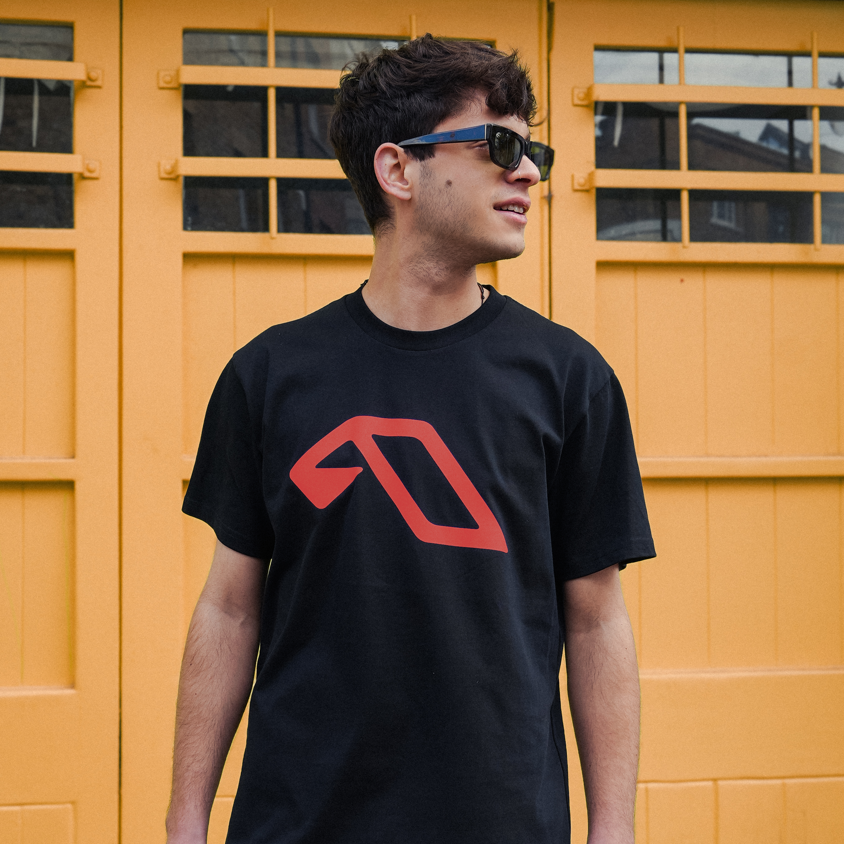 Anjuna Anjuna Classic Tee / Black & Red Tee Anjuna Classic Tee / Black & Red - S